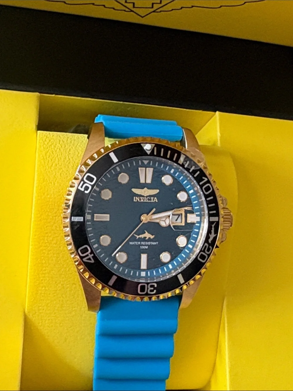 Beautiful New in box Invicta Pro Diver Shark Men's Watch - 43mm, Blue (47170)